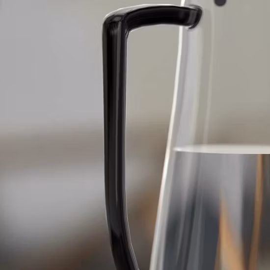 Caraffa per acqua in vetro borosilicato fatta a mano con manico nero e coperchio in acciaio inossidabile